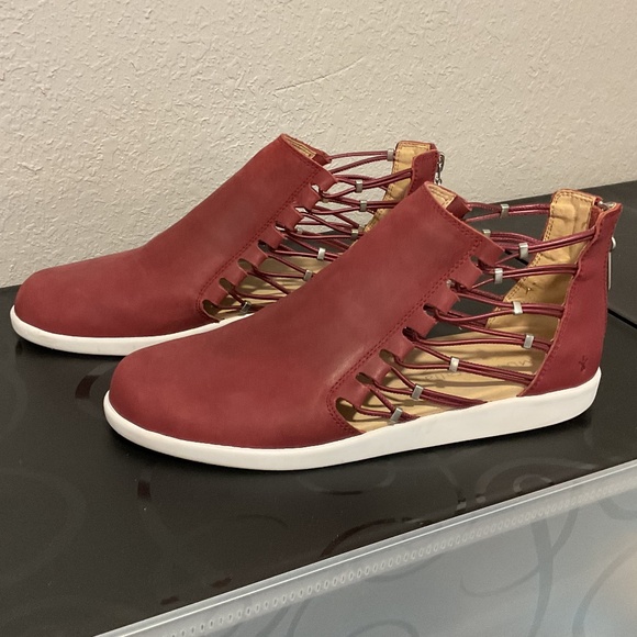 EUC Emu Australia leather booties 9 - Picture 1 of 7